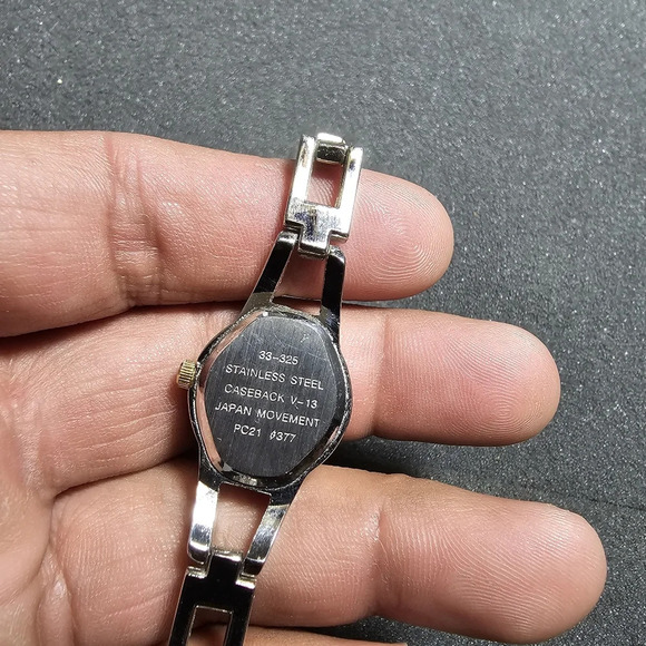 Ladies fashion watch silver tone case and bracelet round face working shows sign - Picture 2 of 9